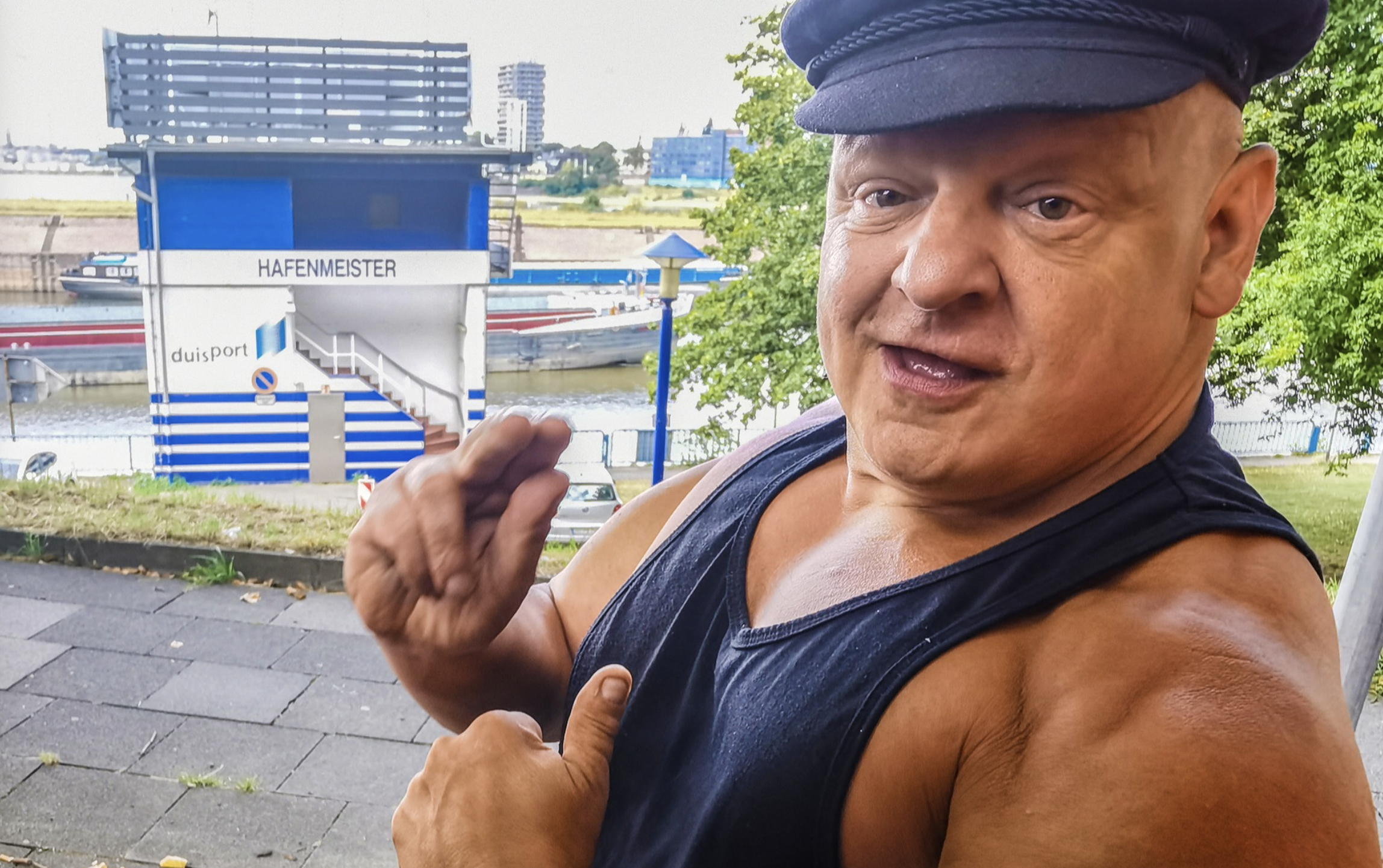 Special Guest: Rummelsnuff